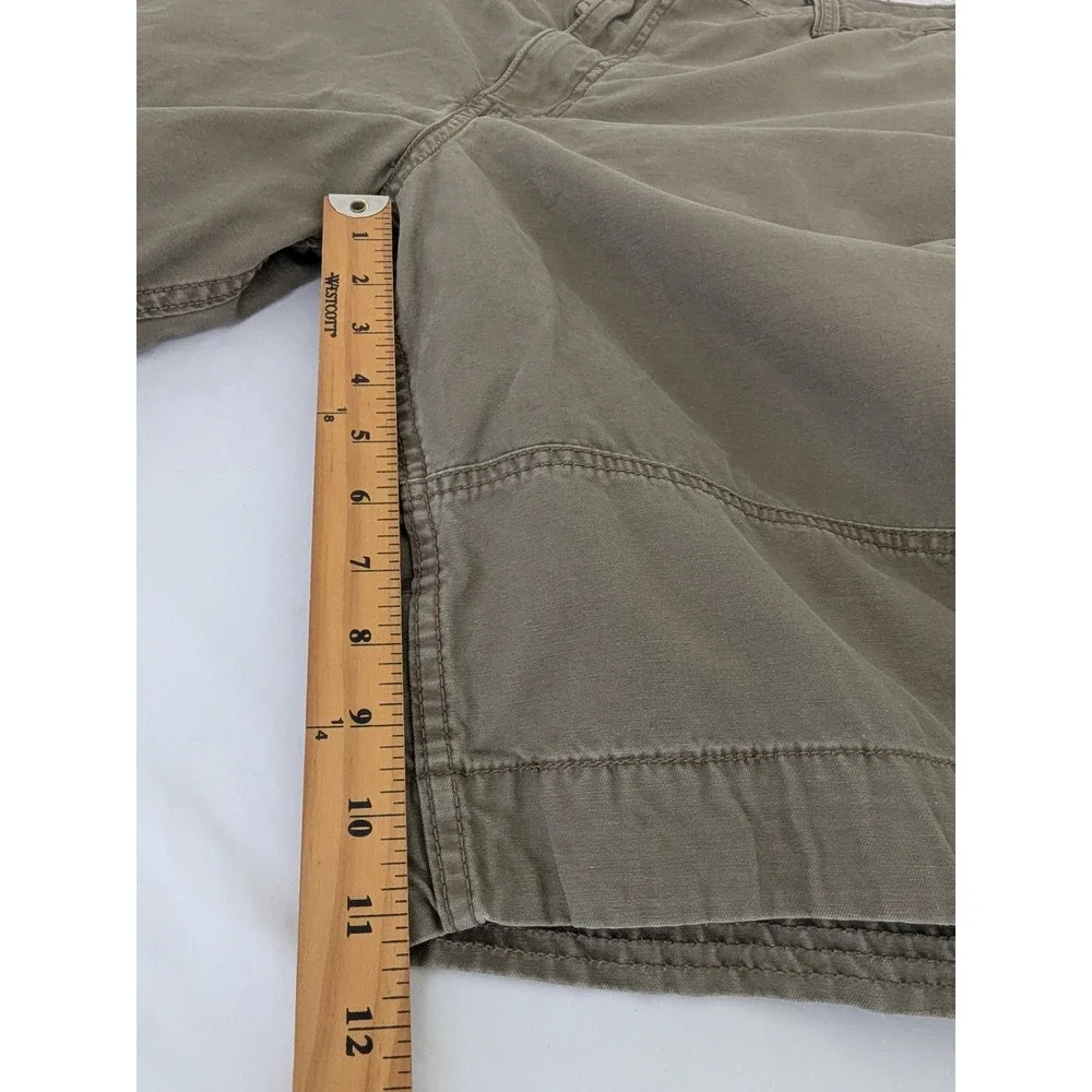 Levis Y2K Tan Cotton Cargo Shorts Bull Horn Button‎ Size 40 Relaxed Fit Utility